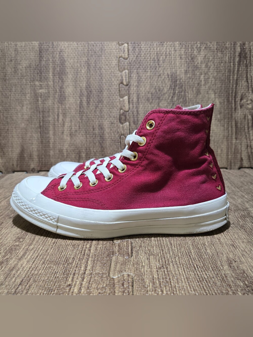 Converse Chuck 70 High Valentines Day 2023 Red Gold Embroidered Hearts A03931C